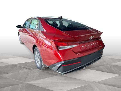 Used 2026 Hyundai Elantra SE FWD image 6