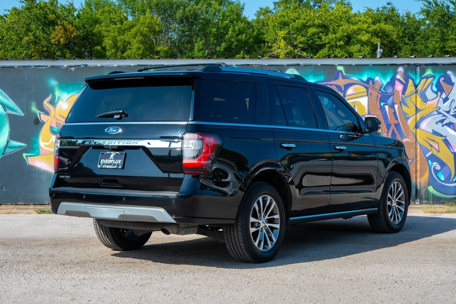 Used 2018 Ford Expedition Limited w/ Equipment Group 301A RWD image 8