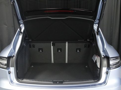 New 2026 Porsche Macan GTS image 17