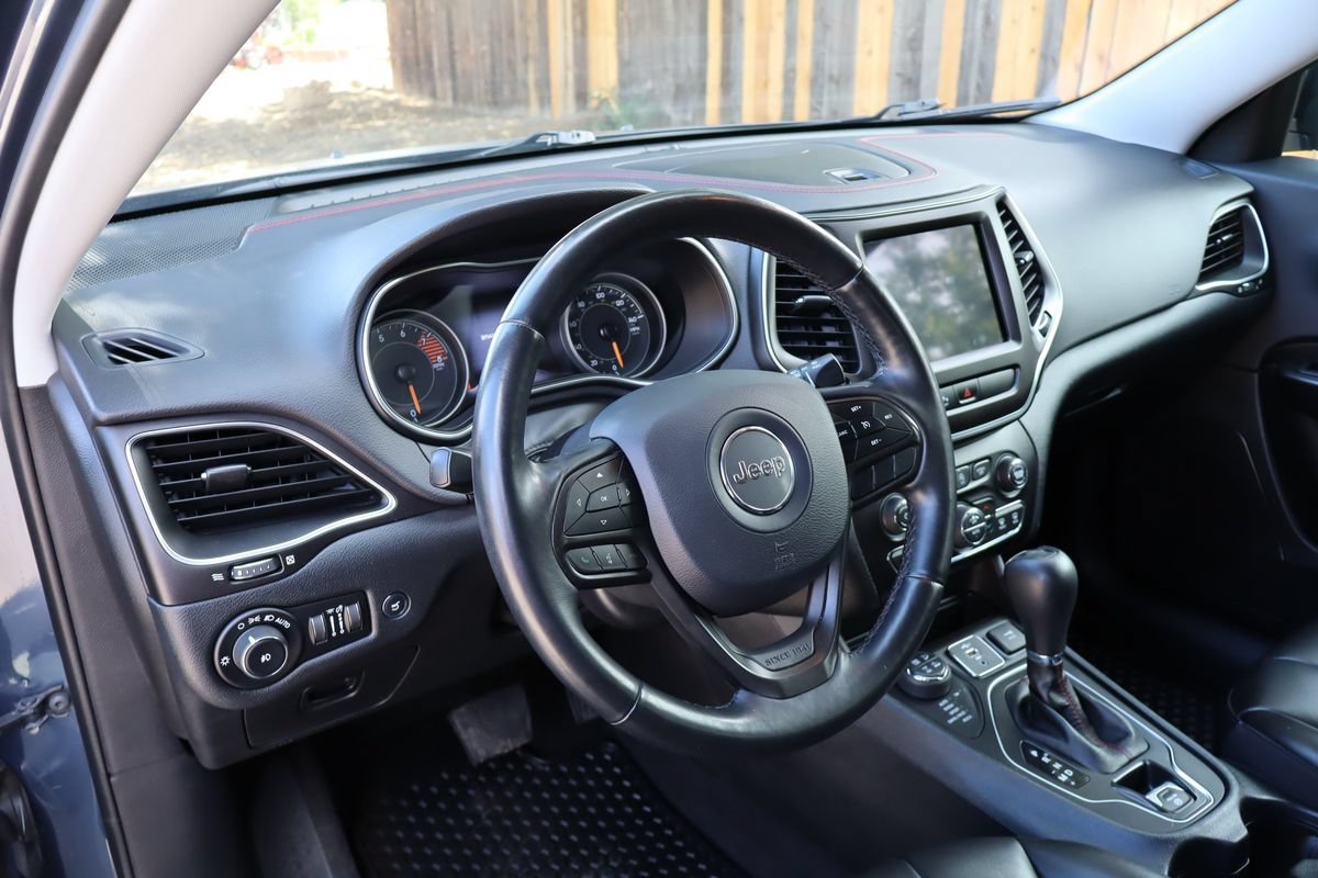 Used 2019 Jeep Cherokee Trailhawk w/ Comfort/Convenience Group AWD/4WD image 15