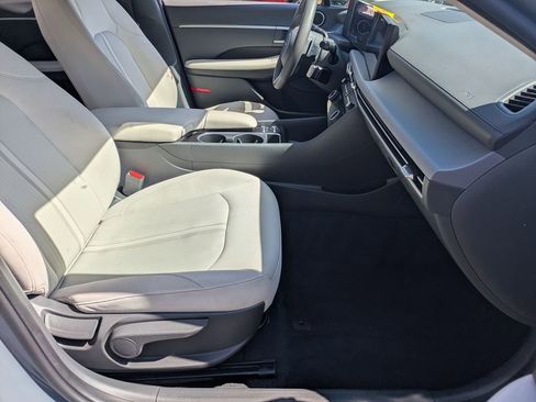Used 2025 Hyundai Sonata SEL FWD image 28