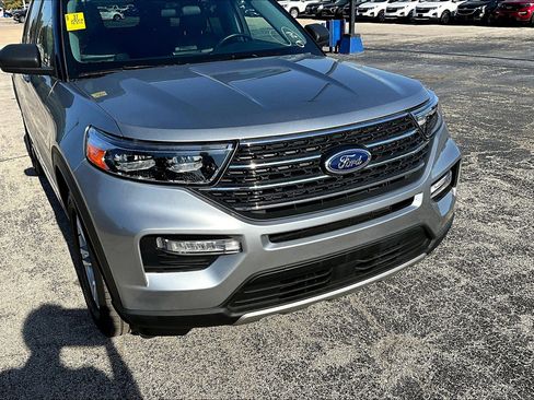 Used 2024 Ford Explorer XLT w/ Equipment Group 202A image 3