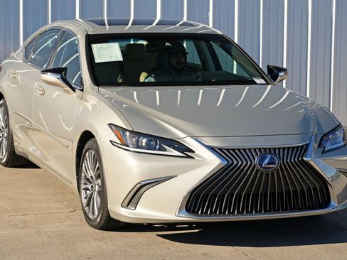 Used 2020 Lexus ES 300h w/ Premium Package image 55