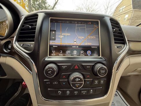 Used 2016 Jeep Grand Cherokee Overland w/ Advanced Technology Group image 17