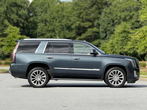 Used 2019 Cadillac Escalade Luxury AWD/4WD image 12