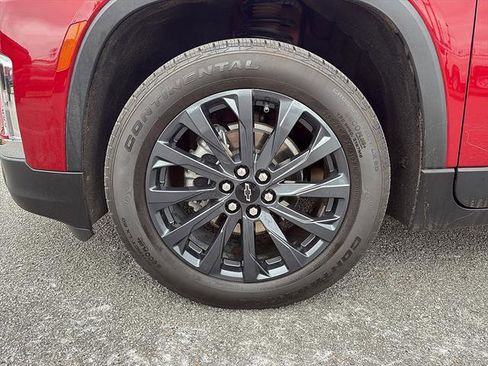 Used 2022 Chevrolet Traverse RS FWD image 10