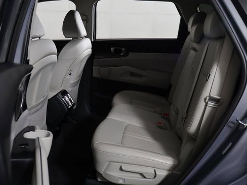 Used 2025 Kia Sorento S w/ Panoramic Sunroof Package FWD image 32