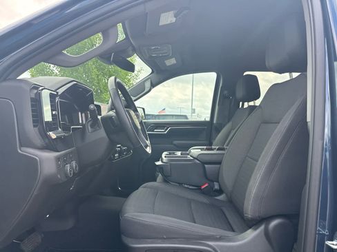 Used 2022 Chevrolet Silverado 1500 LT AWD/4WD image 5