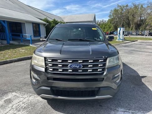 Used 2017 Ford Explorer XLT image 8
