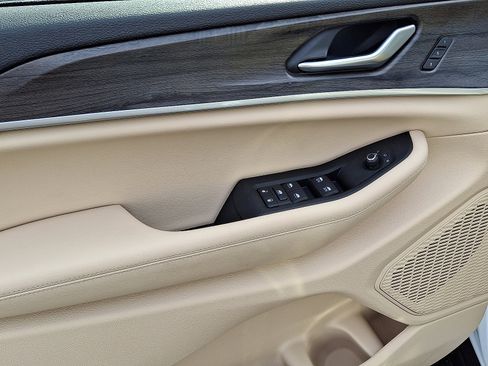 Certified 2025 Jeep Grand Cherokee Limited image 12