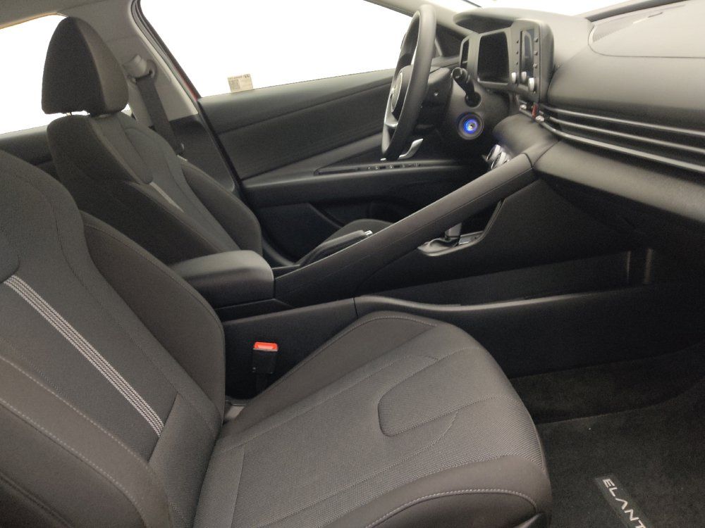 Used 2025 Hyundai Elantra SE FWD image 21