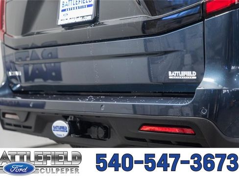 New 2025 Ford Expedition Active image 8