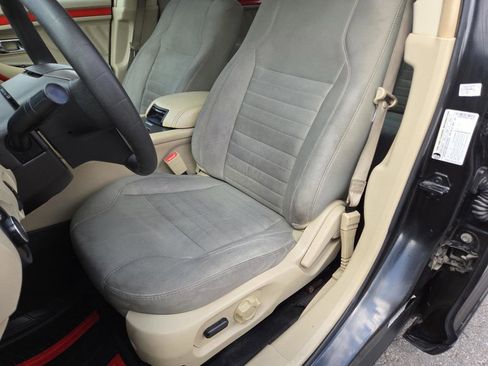 Used 2014 Ford Taurus SE FWD image 17