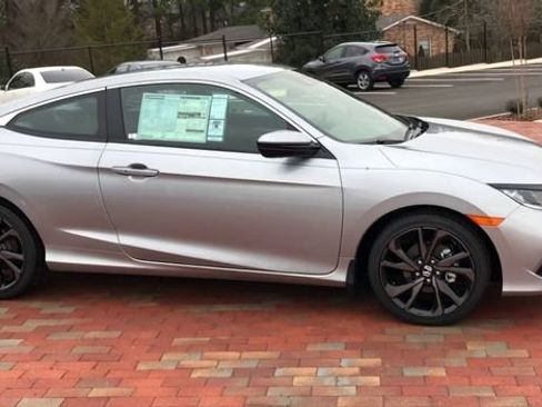 Used 2020 Honda Civic Sport image 2