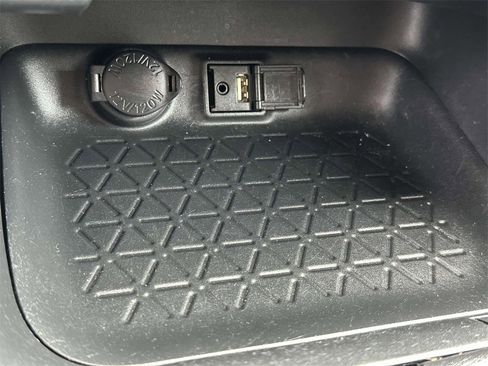 Used 2019 Toyota RAV4 XLE image 6