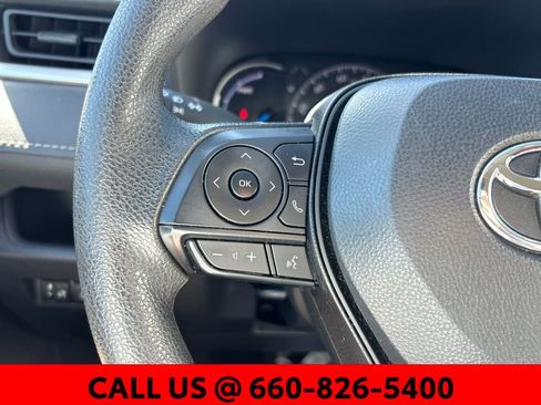 Used 2025 Toyota RAV4 XLE image 12