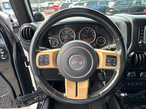 Used 2014 Jeep Wrangler Unlimited Sahara image 14