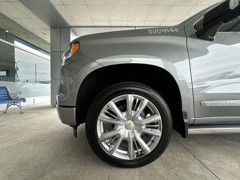 Used 2025 Chevrolet Silverado 1500 High Country AWD/4WD image 31