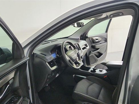 Used 2024 GMC Terrain SLE image 9