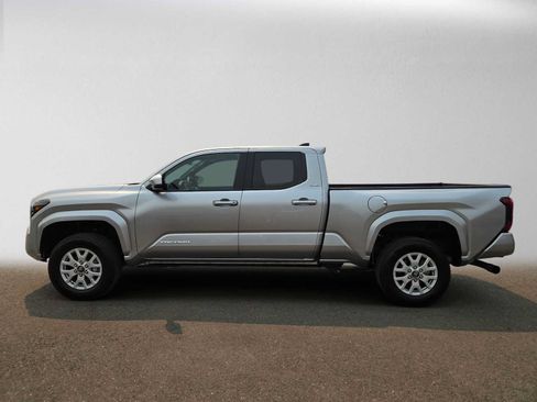 Certified 2026 Toyota Tacoma SR5 AWD/4WD image 4
