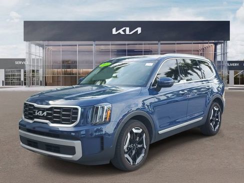 Certified 2023 Kia Telluride S AWD/4WD image 3