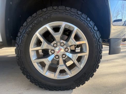 Used 2018 GMC Sierra 1500 SLT w/ SLT Premium Package image 9