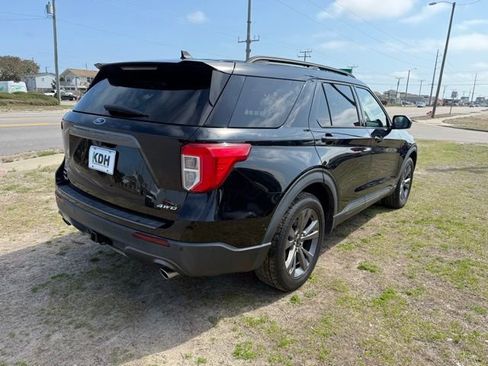 Used 2021 Ford Explorer XLT w/ Equipment Group 202A image 7