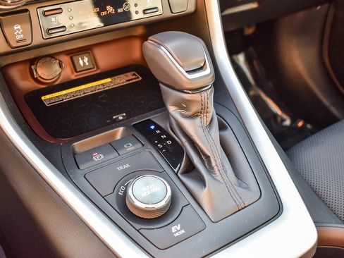 Used 2019 Toyota RAV4 Limited image 20