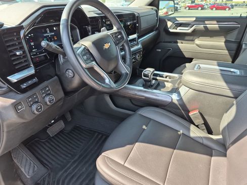 Used 2022 Chevrolet Silverado 1500 LTZ w/ LTZ Premium Package AWD/4WD image 16