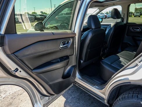 Used 2023 Nissan Rogue Platinum w/ Platinum Premium Package FWD image 23