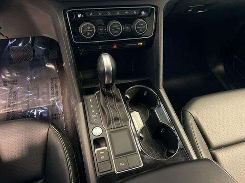 Certified 2023 Volkswagen Atlas SE FWD image 28