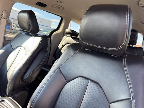 Used 2024 Chrysler Pacifica Touring-L image 26