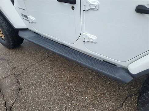 Used 2019 Jeep Wrangler Unlimited Sahara image 23