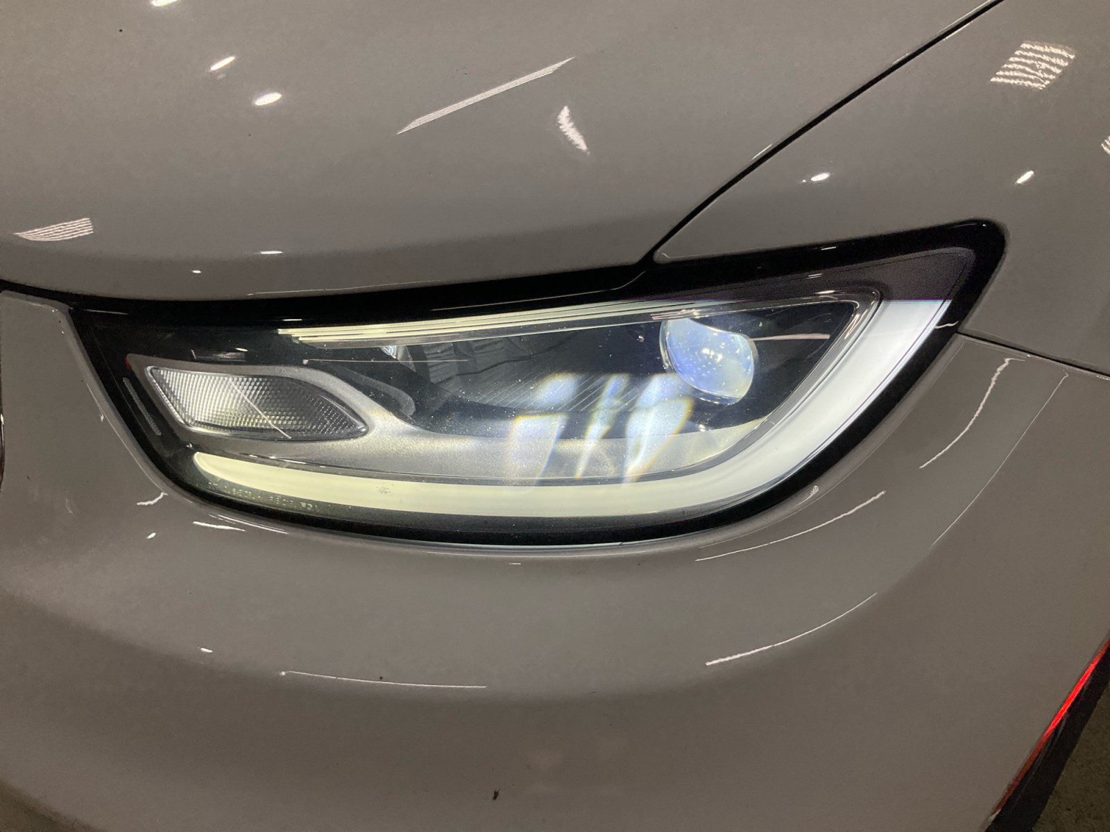 Used 2024 Chrysler Pacifica Limited FWD image 34