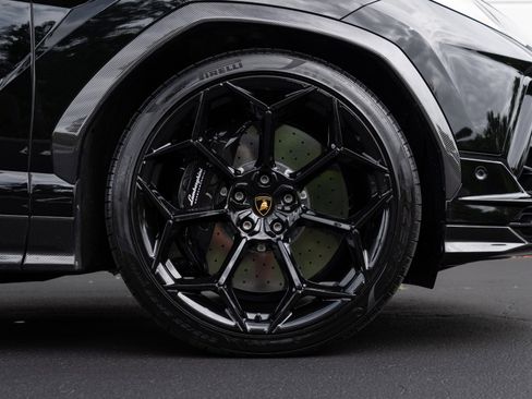 Used 2024 Lamborghini Urus Performante AWD/4WD image 1