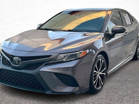Certified 2019 Toyota Camry SE image 4