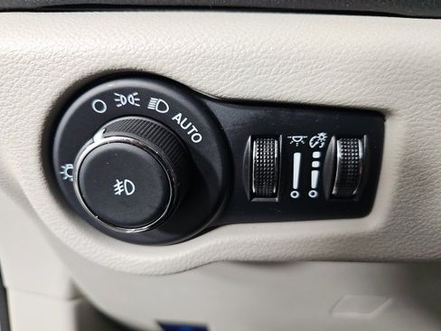 Certified 2024 Chrysler Pacifica Limited image 20