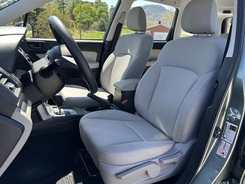 Used 2014 Subaru Forester 2.5i image 9