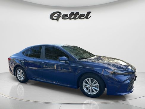 Used 2025 Toyota Camry LE FWD image 3