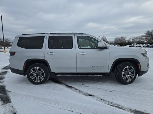 Used 2022 Jeep Wagoneer Series III w/ Flexible Seating Group image 19