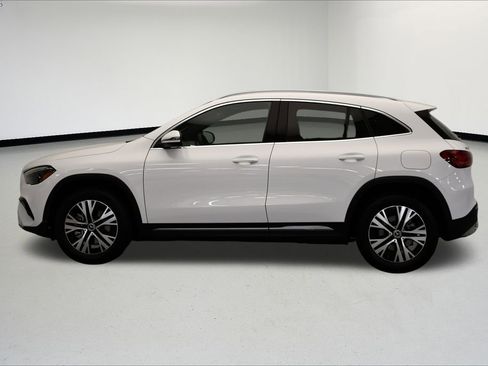 Used 2025 Mercedes-Benz GLA 250 4MATIC image 2