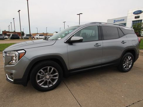 Used 2024 GMC Terrain SLT FWD image 17