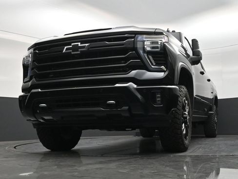 Used 2025 Chevrolet Silverado 2500 High Country w/ High Country Premium Package AWD/4WD image 27