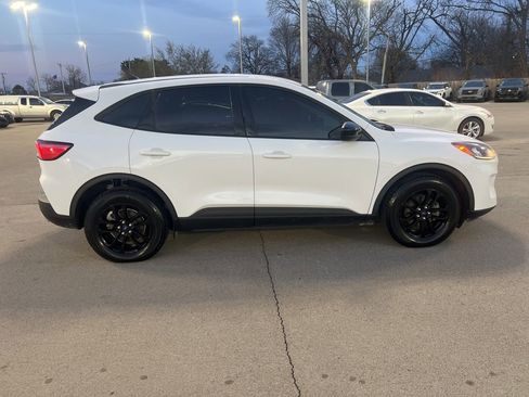 Used 2020 Ford Escape SE Sport image 6
