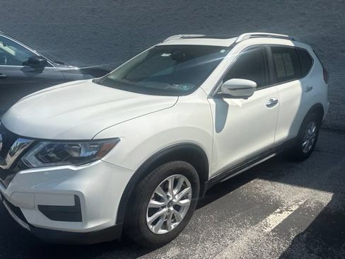Used 2017 Nissan Rogue SV AWD/4WD image 2