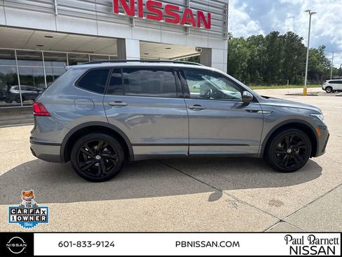 Used 2023 Volkswagen Tiguan SE R-Line FWD image 10