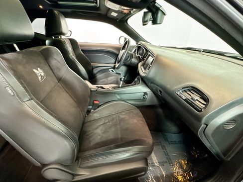 Used 2016 Dodge Challenger R/T Scat Pack w/ Leather Interior Group image 27