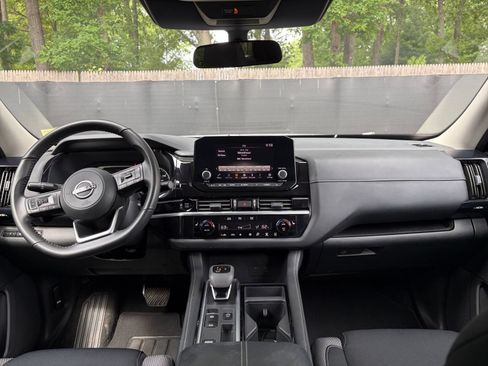 Used 2025 Nissan Pathfinder SV FWD image 36