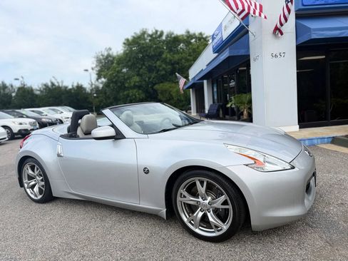 Used 2010 Nissan 370Z Touring w/ Sport Pkg RWD image 2