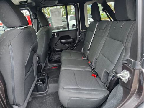 Used 2022 Jeep Wrangler Unlimited Sport image 11